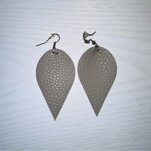 Teardrop féaux Leather Earrings